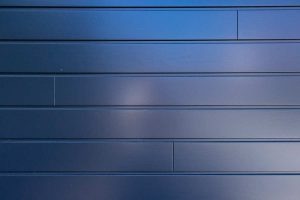 Houten-sectionaaldeur-met-wildverband-stuiknaden-2