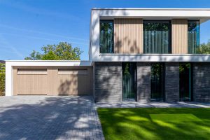 Luxueuze garagedeur houten variant