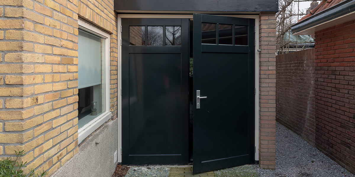 Houten garagedeuren openslaand