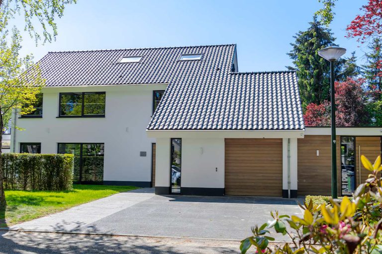 Houten sectionaaldeur jaren 70 woning