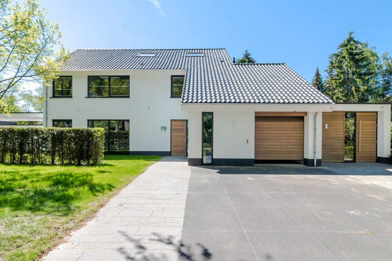 Houten sectionaaldeur jaren 70 woning