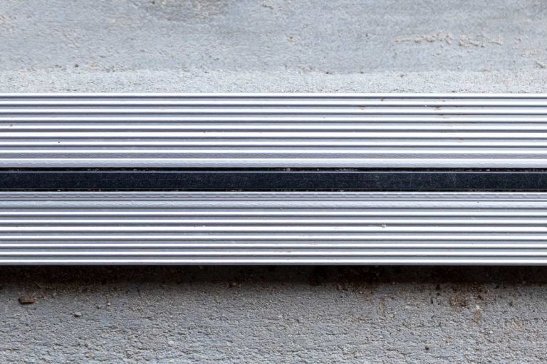 Aansmeren vloer garagedeur