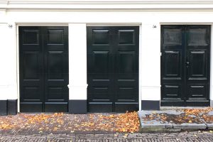 houten-garagedeur-monumentaal-pand
