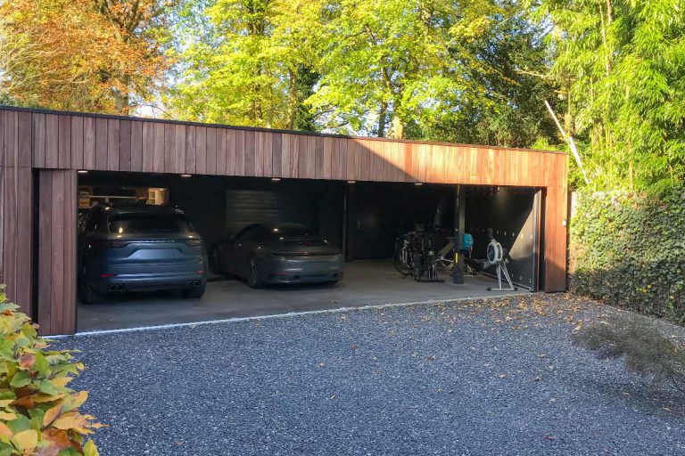 Garagedeur 't Gooi: Dubbele houten zijwaartse sectionaaldeuren