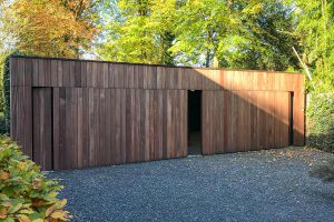 Garagedeur 't Gooi: Dubbele houten zijwaartse sectionaaldeuren