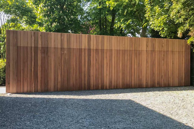 Garagedeur 't Gooi: Dubbele houten zijwaartse sectionaaldeuren