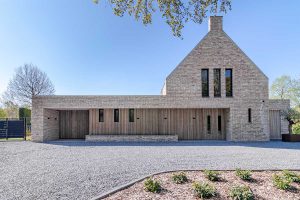 Essen hout garagedeur en gevel