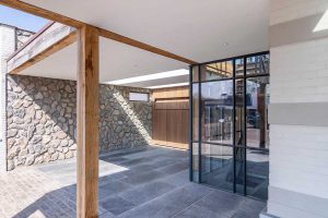 Houten garagedeur verticale latten