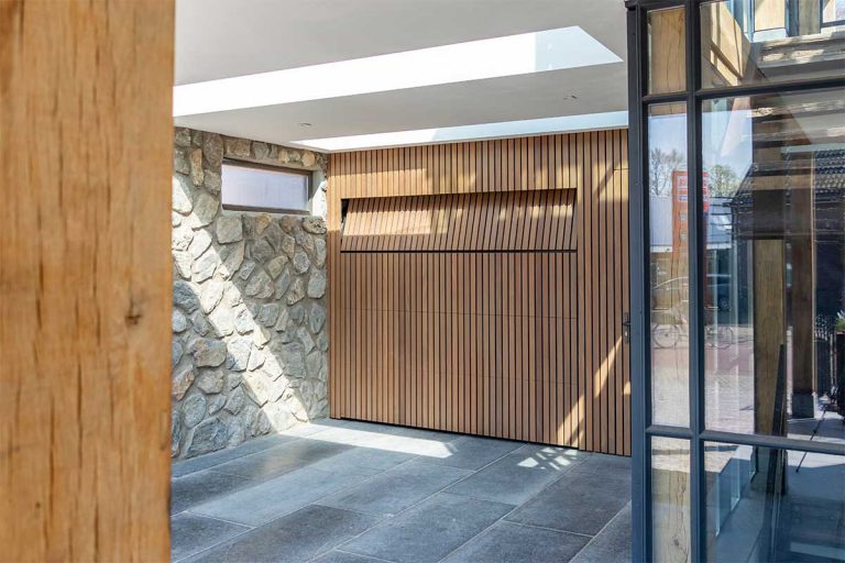 Garagedeur afrormosia hout