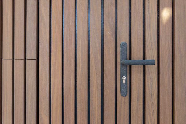 Garagedeur afrormosia hout