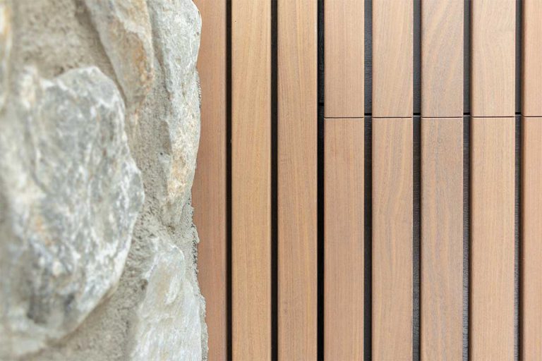 Afrormosia houten garagedeur