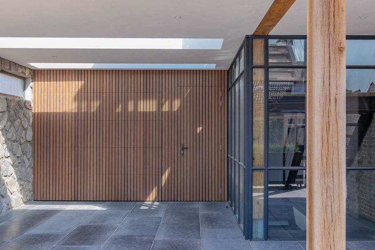 Afrormosia houten garagedeur