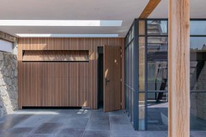 Afrormosia houten garagedeur