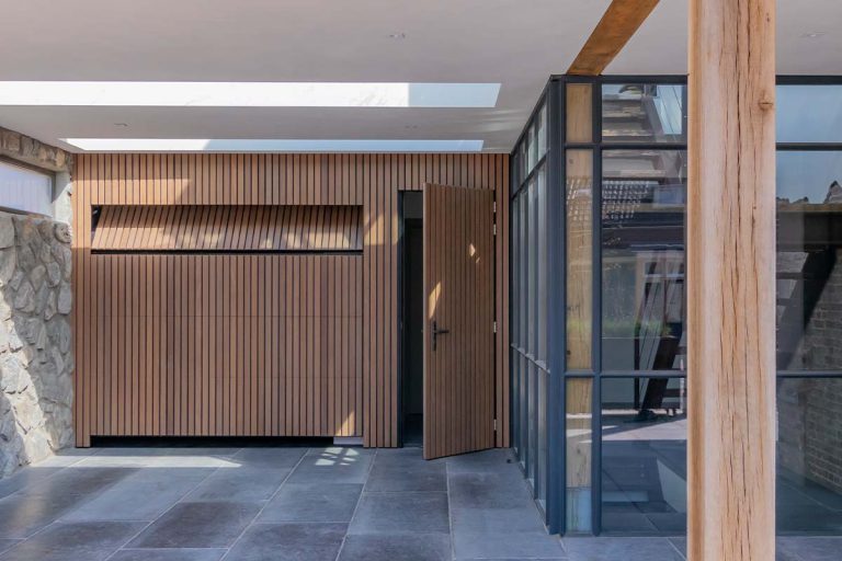 Afrormosia houten garagedeur