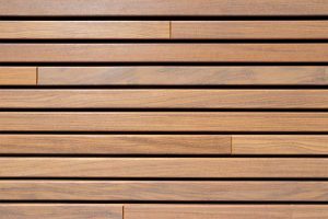 houten-sectionaaldeur-gelijk-met-de-gevel-en-gevelbekleding (5)