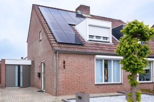 Openslaande garagedeur weert