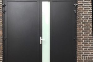 Openslaande garagedeur weert
