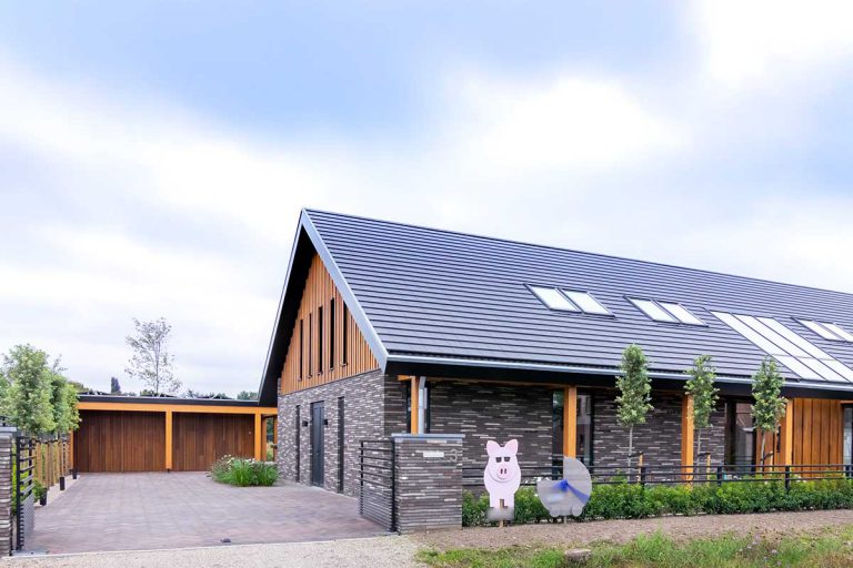 Houten garagedeur op maat gemaakt