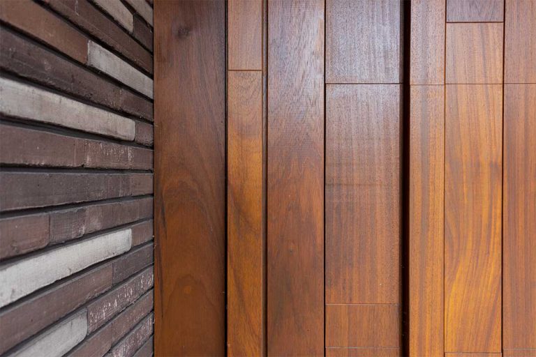 Houten garagedeur op maat gemaakt