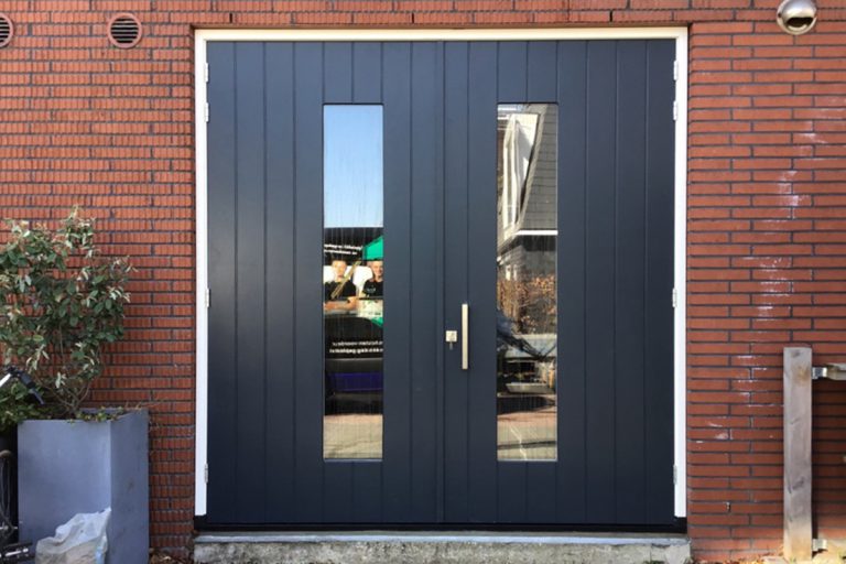 houten openslaande garagedeur verticaal glas
