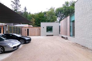 Houten zijwaartse garagedeur