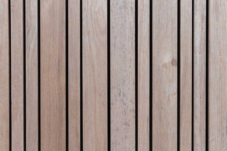 Zijdelingse houten garagedeur