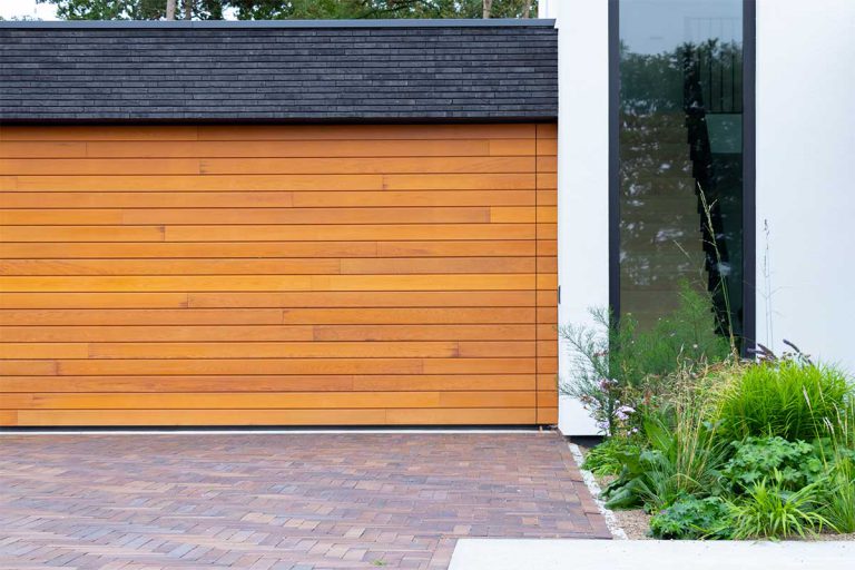 Houten garagedeur elektrisch