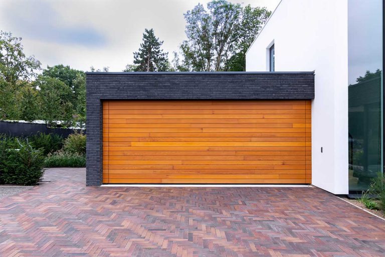 Houten sectionaaldeur Red Cedar hout