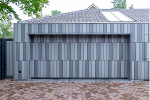 Accoya houten garagedeur bij monumentaal pand