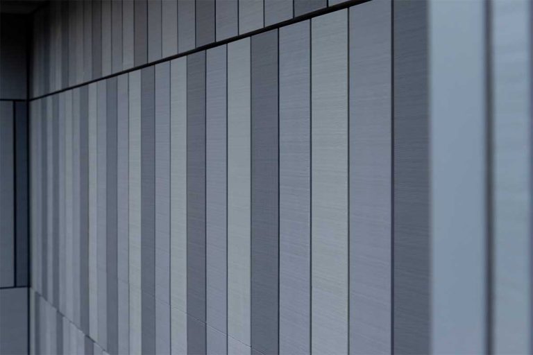 garagedeur bij monumentaal pand Doesburg