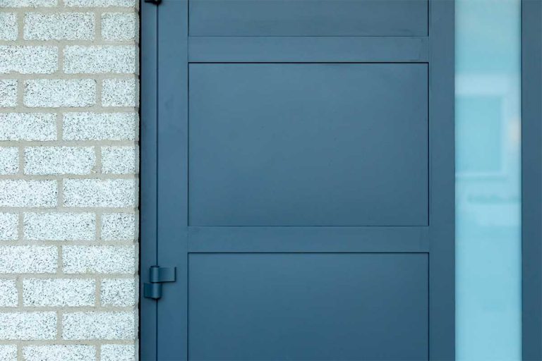 garagedeur en voordeur