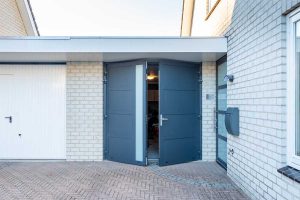garagedeur en voordeur