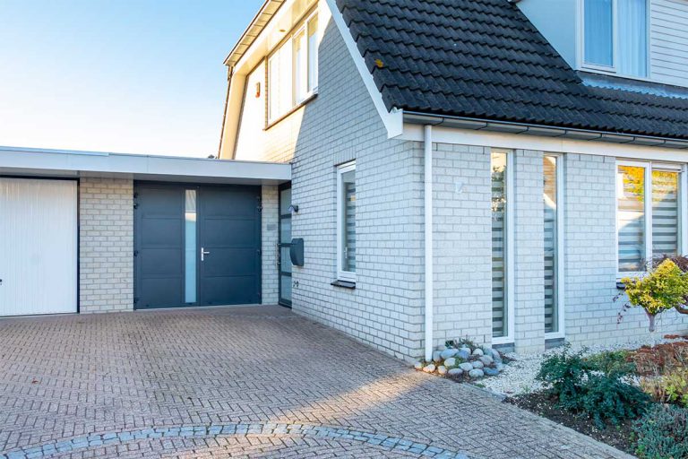 garagedeur en voordeur