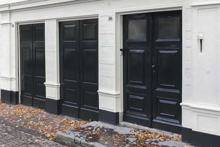 Houten garagedeur monumentaal pand