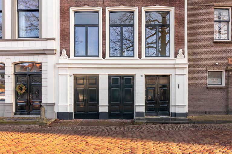 Houten garagedeur monumentaal pand