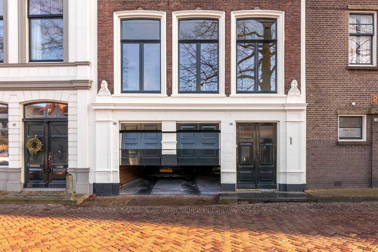 Houten garagedeur monumentaal pand