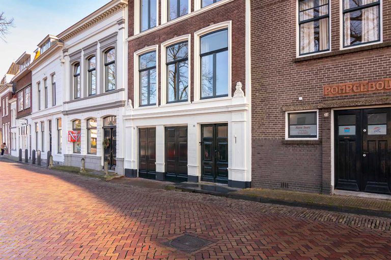 Houten garagedeur monumentaal pand