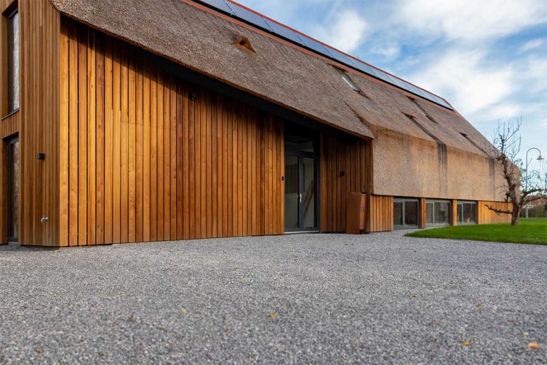 Elektrische houten garagedeur