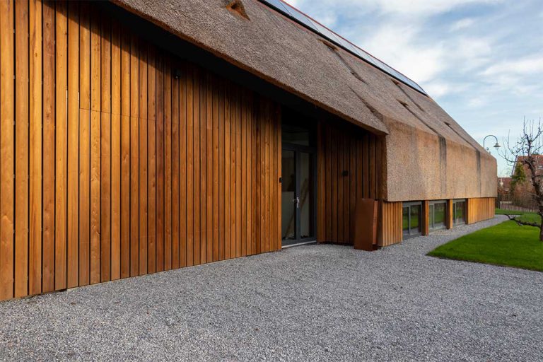 Elektrische houten garagedeur