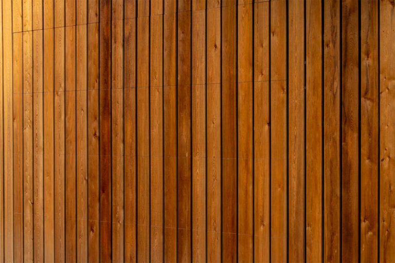 Elektrische houten garagedeur