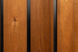 houten garagedeur gelijk met de gevel