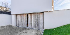 houten zijwaartse garagedeur barnwood