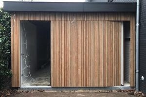 gelijk-in-de-wand-zijwaartse-garagedeur