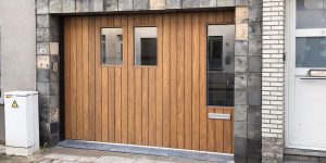 Zijwaartse garagedeur met glas