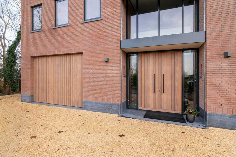 verticale houten garagedeur