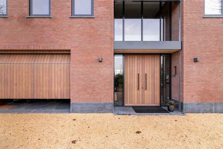 verticale houten garagedeur