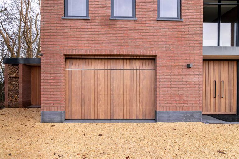 verticale houten garagedeur
