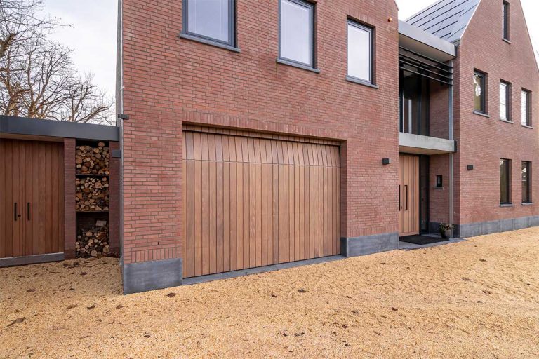 verticale houten garagedeur