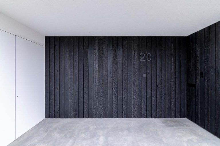 shou-sugi-ban garagedeur