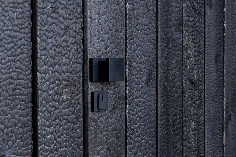 shou sugi ban garagedeur